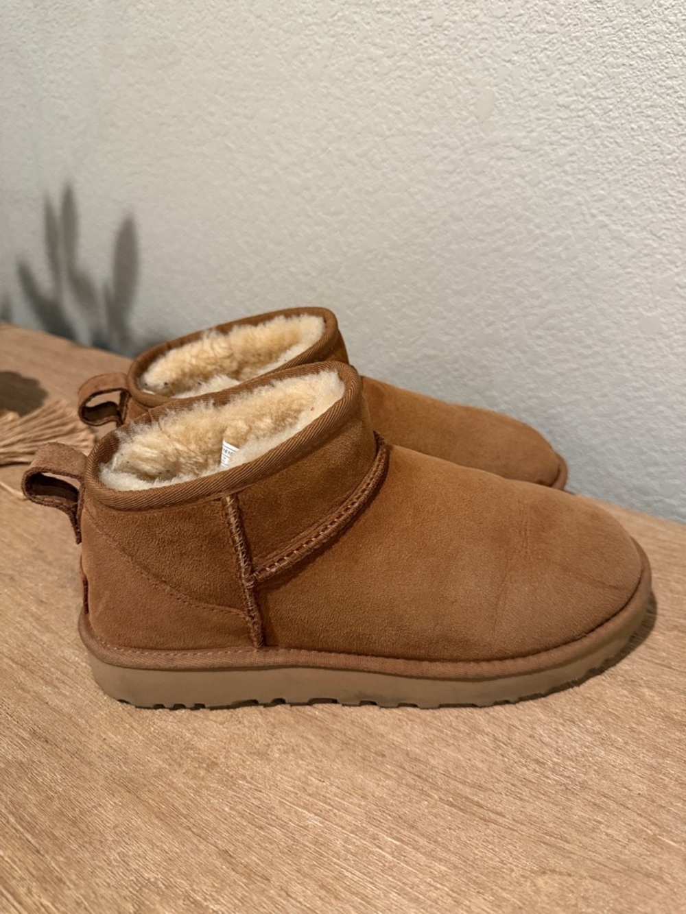 UGG Womans Chestnut Shearling-Lined Ankle Slippers
